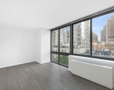 E 92nd St - Photo Thumbnail 7