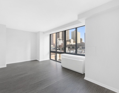 E 92nd St - Photo Thumbnail 3