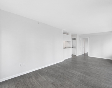E 92nd St - Photo Thumbnail 2
