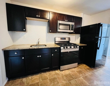 417 Henry Street - Photo Thumbnail 2