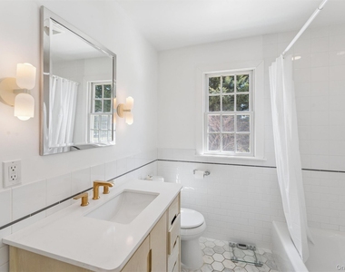 25 Lamb Avenue - Photo Thumbnail 15