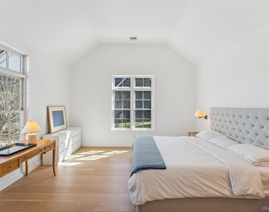 25 Lamb Avenue - Photo Thumbnail 11