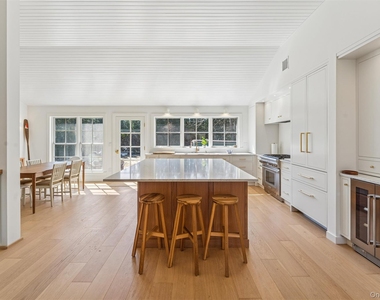 25 Lamb Avenue - Photo Thumbnail 5