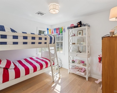 25 Lamb Avenue - Photo Thumbnail 14