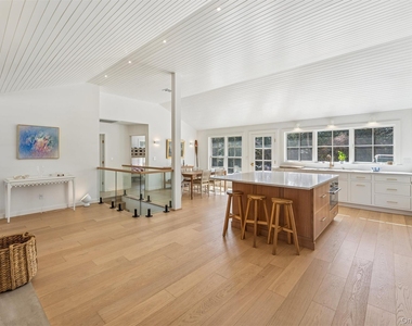 25 Lamb Avenue - Photo Thumbnail 4