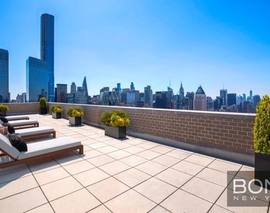 West 60th Street - Photo Thumbnail 7