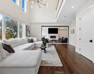 2801 Bayside Drive - Photo Thumbnail 9