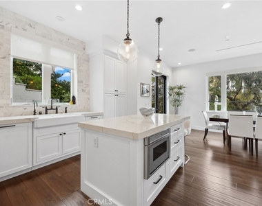 2801 Bayside Drive - Photo Thumbnail 15