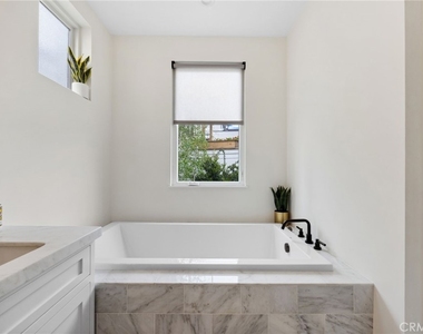2801 Bayside Drive - Photo Thumbnail 27