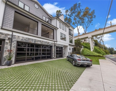 2801 Bayside Drive - Photo Thumbnail 4