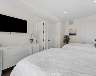 2801 Bayside Drive - Photo Thumbnail 34