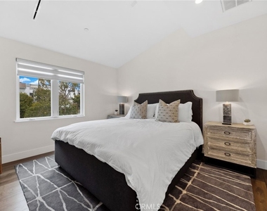 2801 Bayside Drive - Photo Thumbnail 22