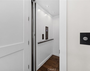 2801 Bayside Drive - Photo Thumbnail 7