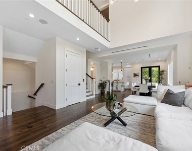 2801 Bayside Drive - Photo Thumbnail 10