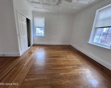 290 2nd Avenue - Photo Thumbnail 7