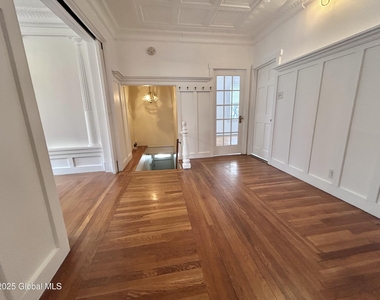 290 2nd Avenue - Photo Thumbnail 2