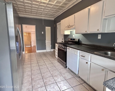 290 2nd Avenue - Photo Thumbnail 16