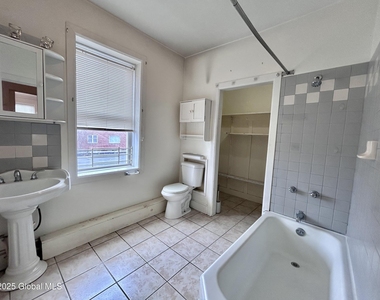 290 2nd Avenue - Photo Thumbnail 11