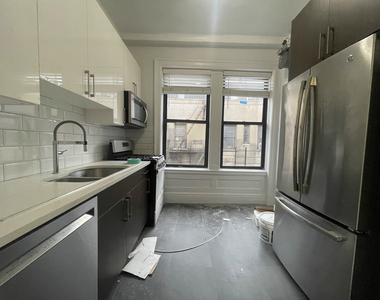 West 97th and Broadway - Photo Thumbnail 3