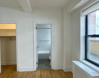 West 55th Street - Photo Thumbnail 13