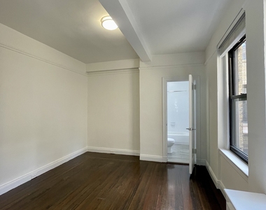 West 55th Street - Photo Thumbnail 6