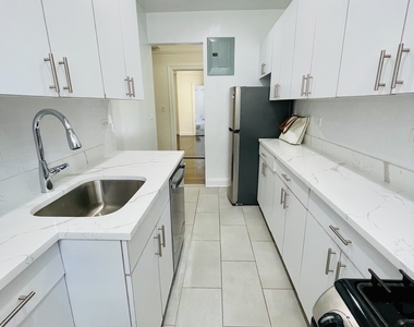 West 55th Street - Photo Thumbnail 5
