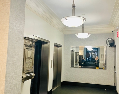 West 55th Street - Photo Thumbnail 16