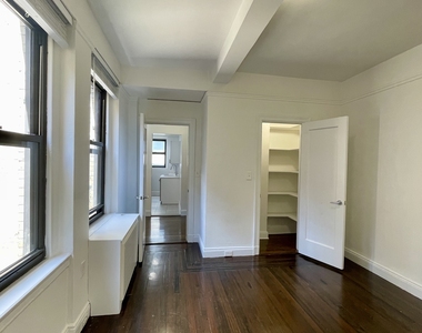 West 55th Street - Photo Thumbnail 7