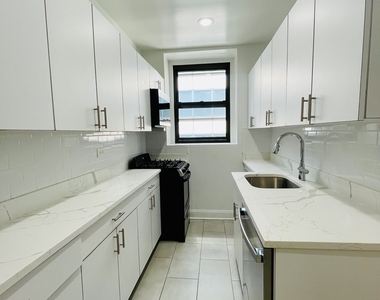West 55th Street - Photo Thumbnail 4