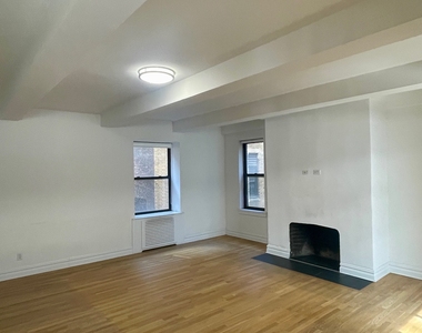 West 55th Street - Photo Thumbnail 2