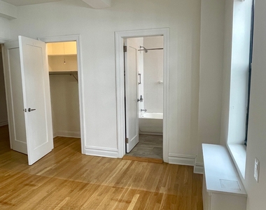 West 55th Street - Photo Thumbnail 12