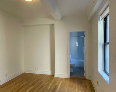 West 55th Street - Photo Thumbnail 8