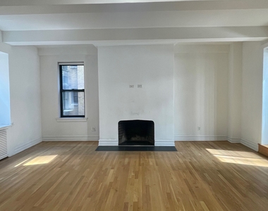West 55th Street - Photo Thumbnail 1