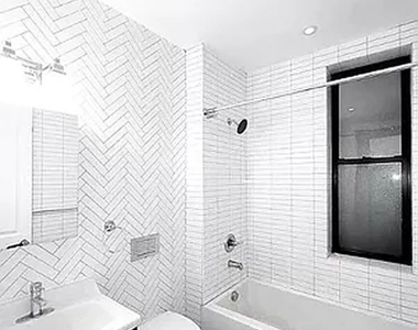 1379 Lexington Avenue - Photo Thumbnail 5