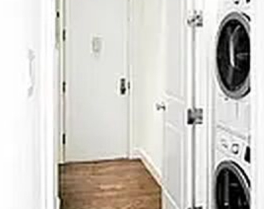 1379 Lexington Avenue - Photo Thumbnail 2