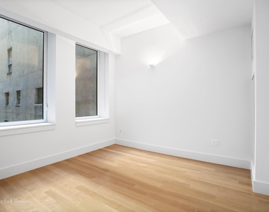 101 Leonard St - Photo Thumbnail 8