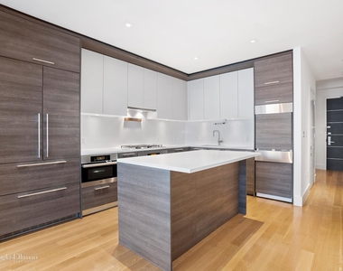 101 Leonard St - Photo Thumbnail 5