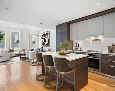 101 Leonard St - Photo Thumbnail 2