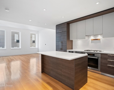 101 Leonard St - Photo Thumbnail 3