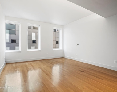 101 Leonard St - Photo Thumbnail 1