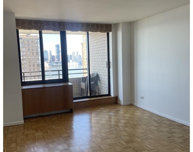 200  Rector Pl - Photo Thumbnail 4