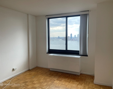 200  Rector Pl - Photo Thumbnail 1