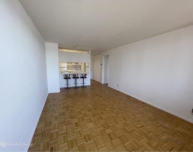 200  Rector Pl - Photo Thumbnail 6