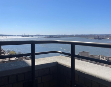 200  Rector Pl - Photo Thumbnail 9