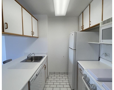 200  Rector Pl - Photo Thumbnail 7