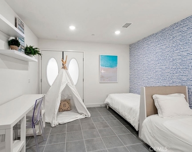 3440 Doheny Way - Photo Thumbnail 5