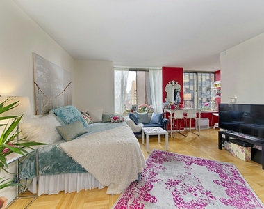 236 E 47th Street - Photo Thumbnail 2