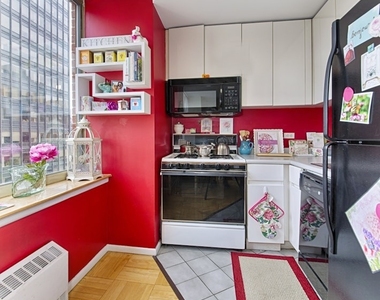 236 E 47th Street - Photo Thumbnail 1