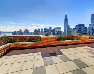 236 E 47th Street - Photo Thumbnail 6