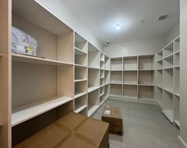 649 Hart Street - Photo Thumbnail 15